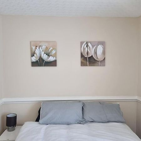 Cheerful 3-Bedroom House 브라이얼리 힐 외부 사진
